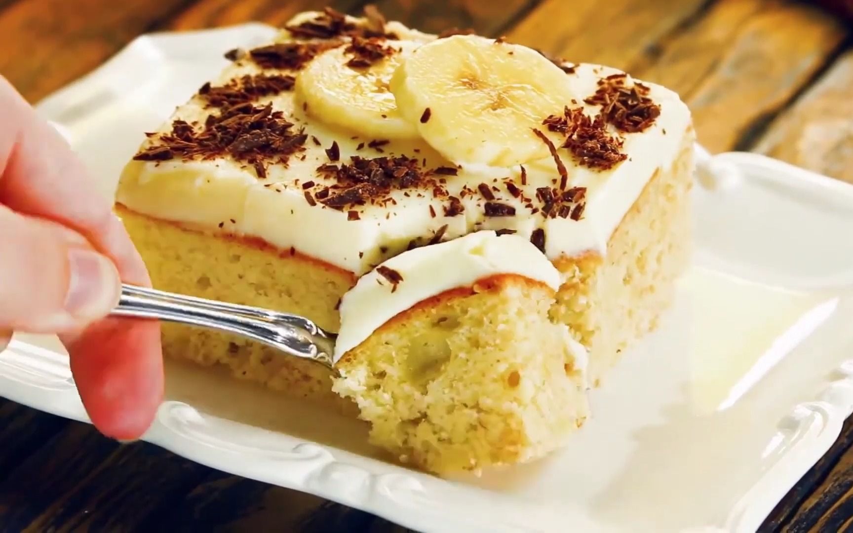 一分钟变身米其林大厨--奶油香蕉蛋糕【不一样的超绵密口感】