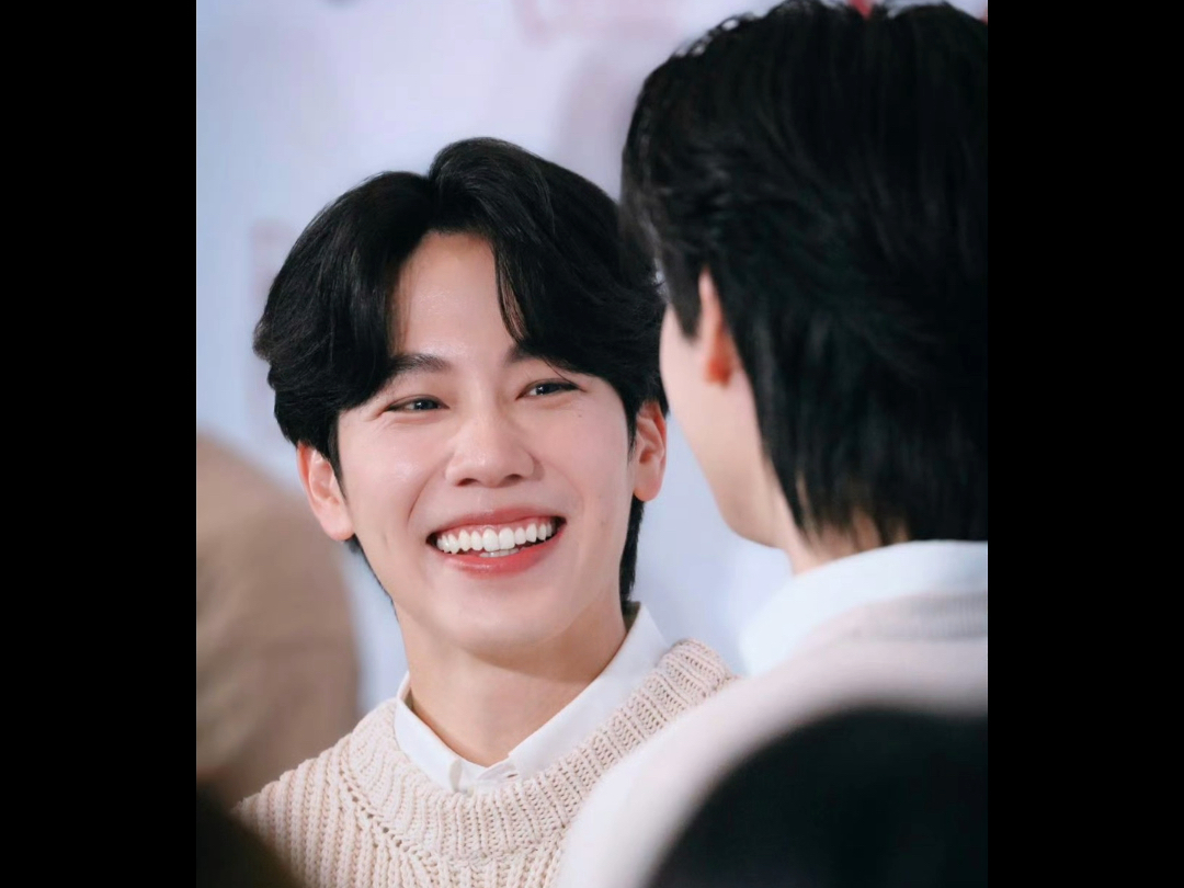 贤贤沃沃 #看一秒cp姨母笑藏不住了 俩人一起又是自带结界 一对视就