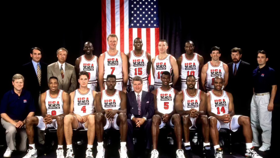 美国梦一队参加奥运会时的合影,强得实在可怕,知道他们都是谁吗