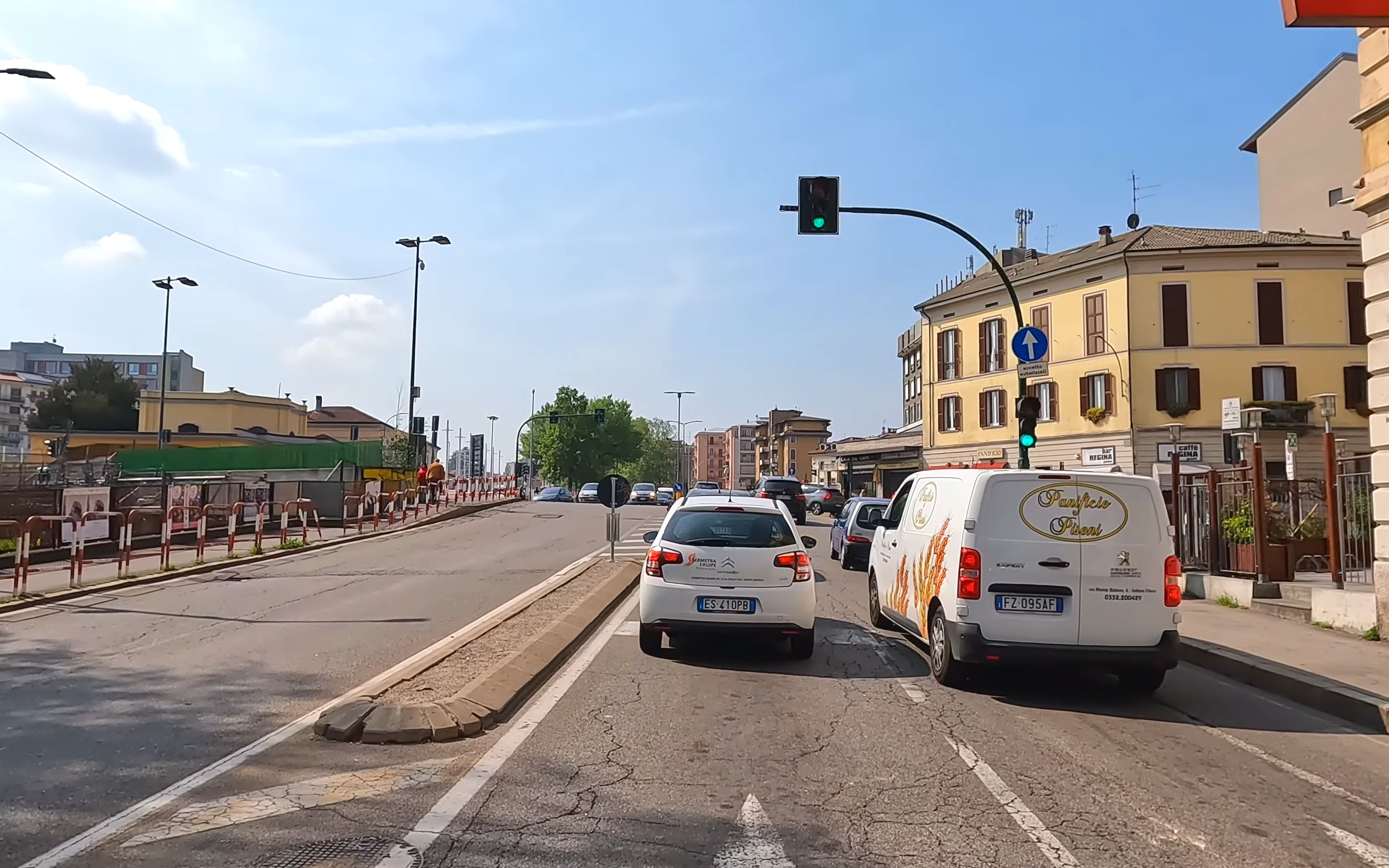 【4k】在意大利开车从瓦雷泽到蓬泰特雷萨,欣赏沿途风景和人文