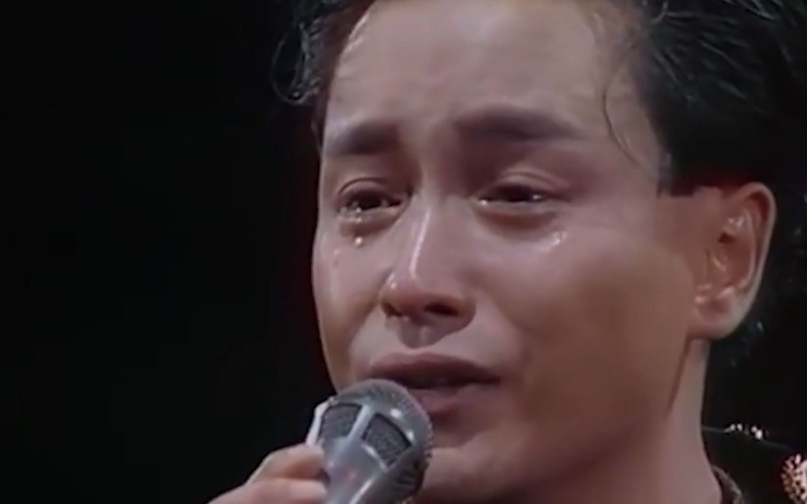张国荣哭着唱完这首成名曲,从此退出乐坛,音乐一响感动多少人
