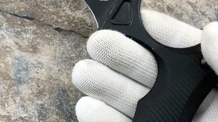 意大利 bastinelli  巴斯蒂内利 manaia 战术手刺