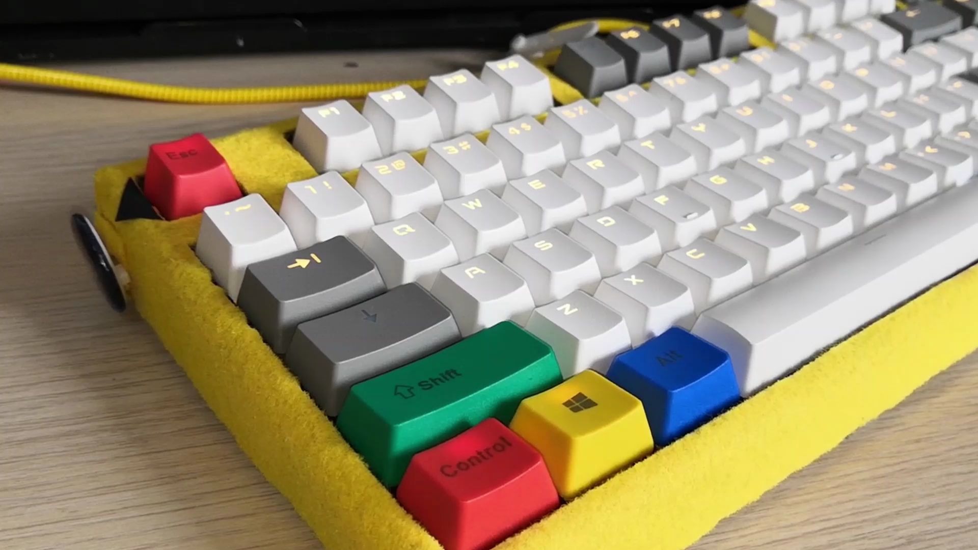 冰雪节限定—毛茸茸凯酷87机械键盘翻新