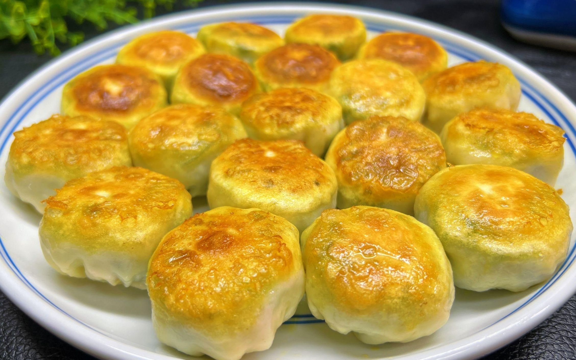 立春后就馋这馅水煎包,不和面不擀皮,孩子一天吃8次都不腻,香