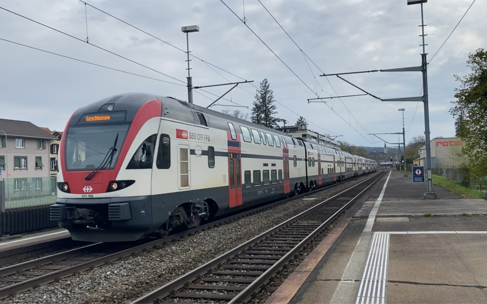 瑞士联邦铁路rabe511双层动车组列车4 4重联编组通过sch02nenwerd舍