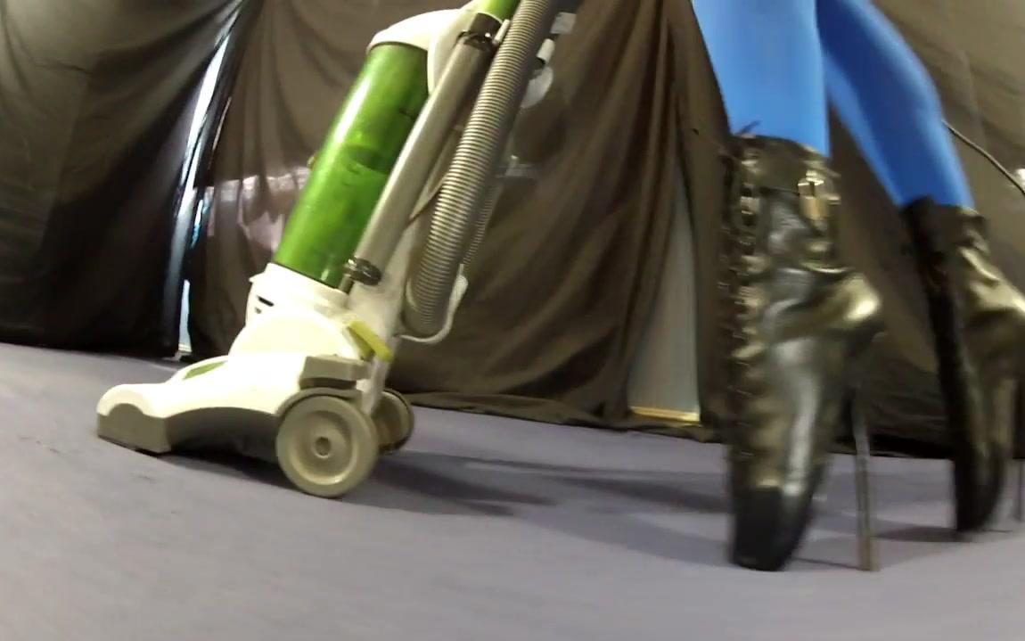 [图]hoovering in hing heel 03——fetish2010惊了！高人芭蕾高跟鞋打扫卫生