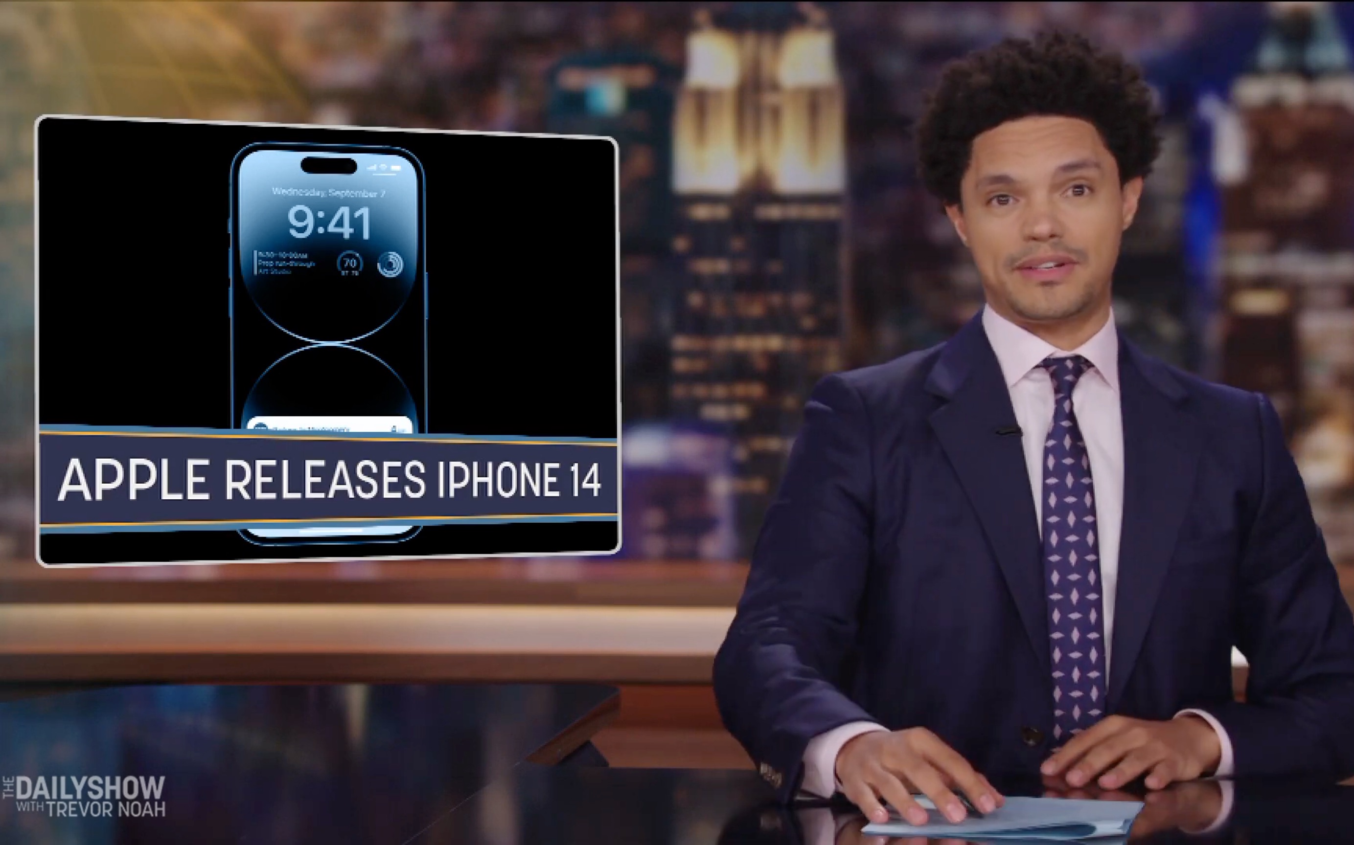 [图]Apple Announces iPhone 14 | The Daily Show