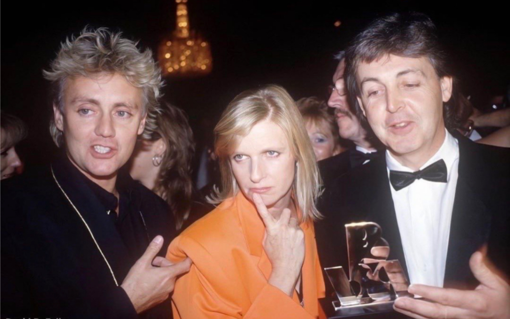 【roger taylor】长得帅就是可以当着别人老公的面要亲亲啦