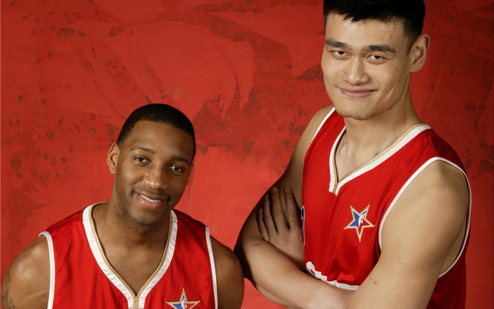 2006年全明星赛,詹姆斯抢走了麦迪的mvp,是小詹太没有眼力劲吗
