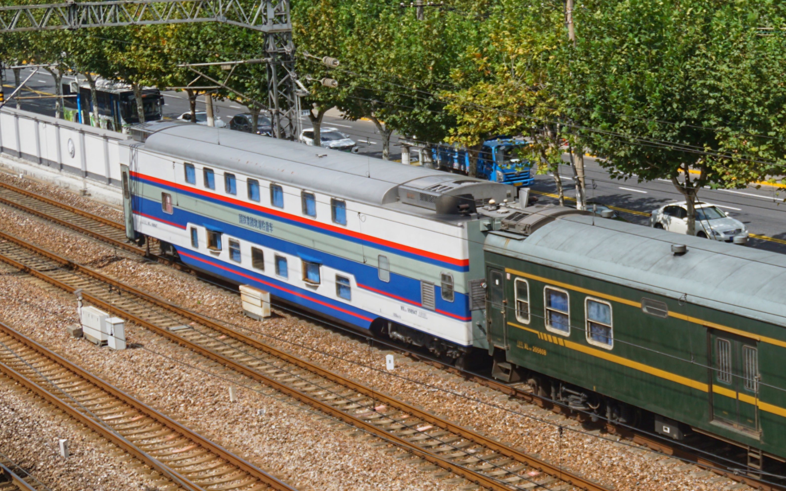 【t109】挂在尾部的原色双层轨检