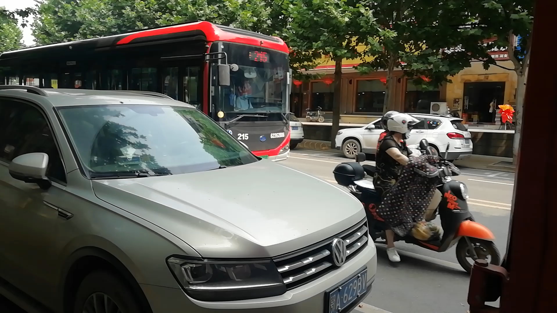 武汉公交215路22国唐622g2806一般通过康乐路