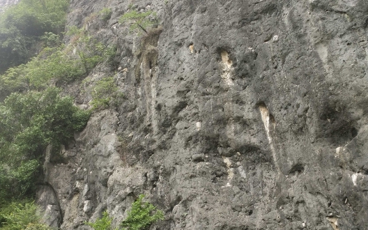 柳州龙船山,山势险峻,陡峭凌云哔哩哔哩bilibili