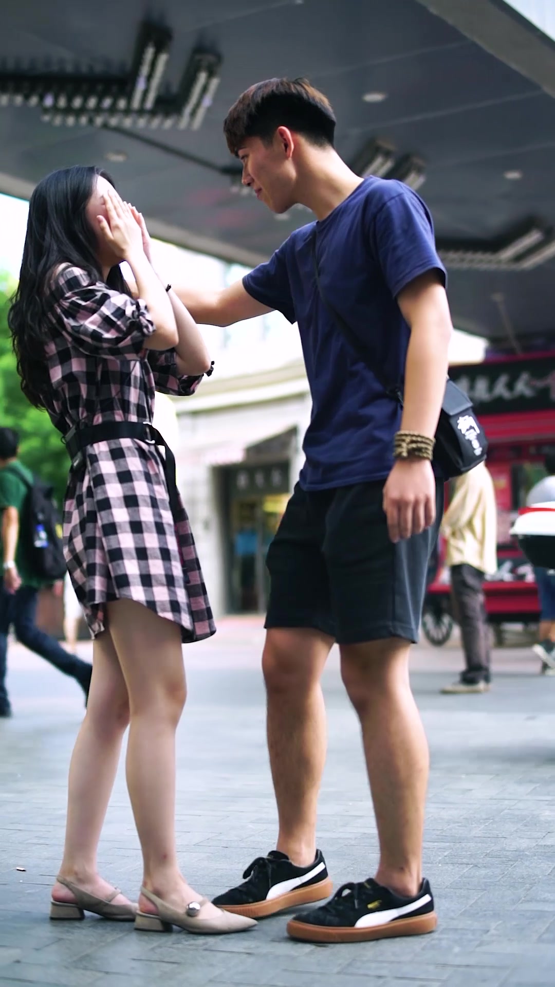 街头采访:我怕自己的每个眼神都在给你告白