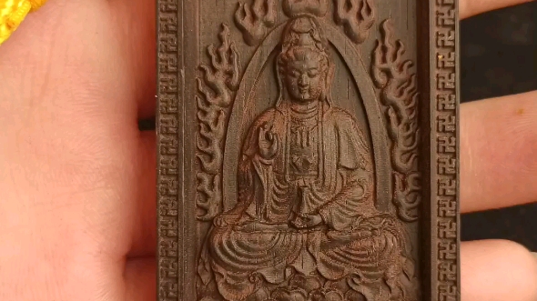 红木的佛牌雕工非常好,价钱在280包邮