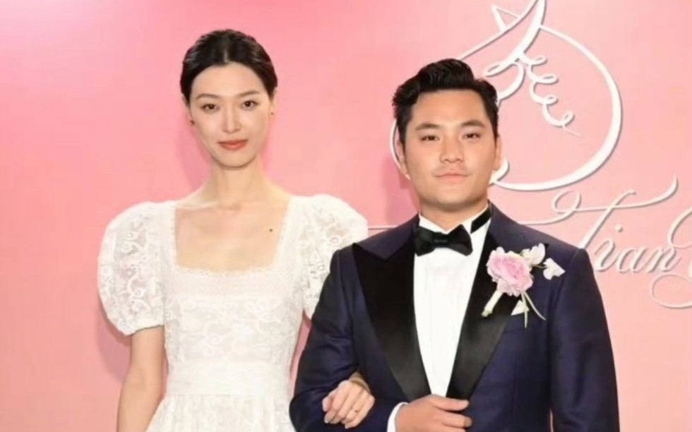 12月2日,#张艾嘉 儿子#王令尘 和超模#游天翼 在香港尖沙咀举办婚礼