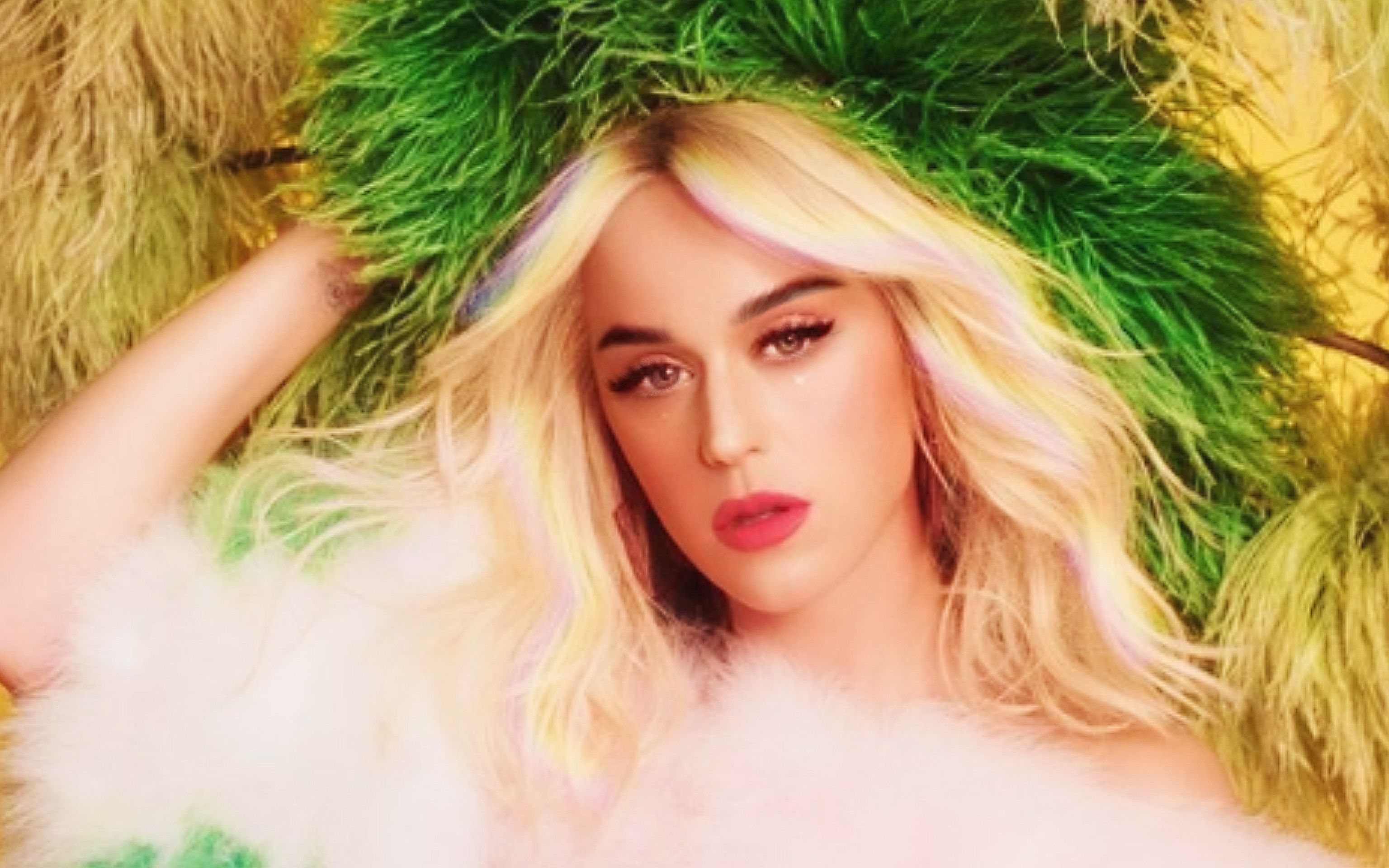 katyperry在洗手间首演新单neverreallyover