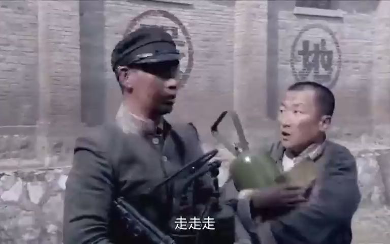 抗战:美国武器全是英文,少爷一眼认出是喷火器,扛起来火烧鬼子哔哩哔哩bilibili