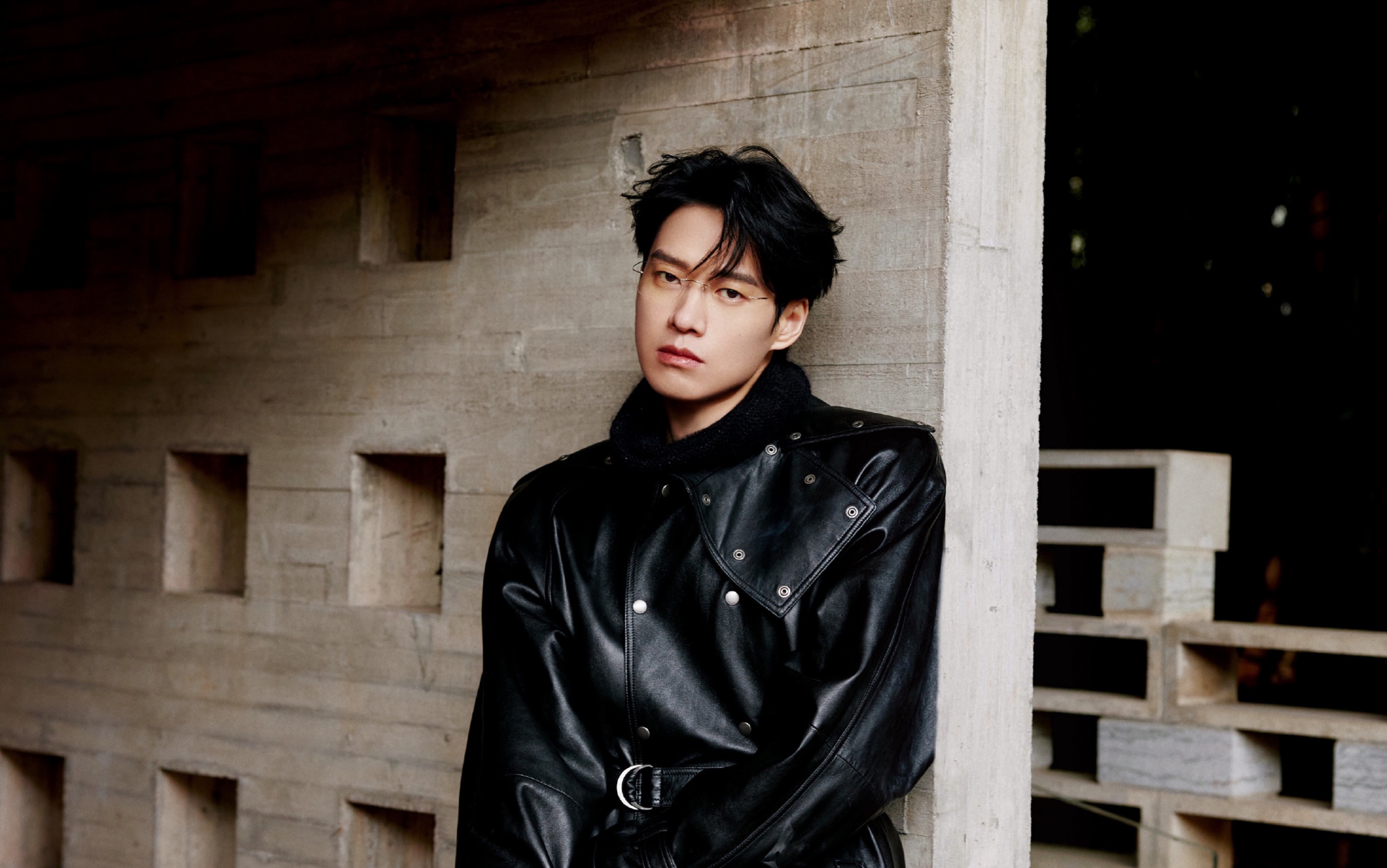 魏大勋穿皮衣也太帅了吧!我直接就是 嗨老公