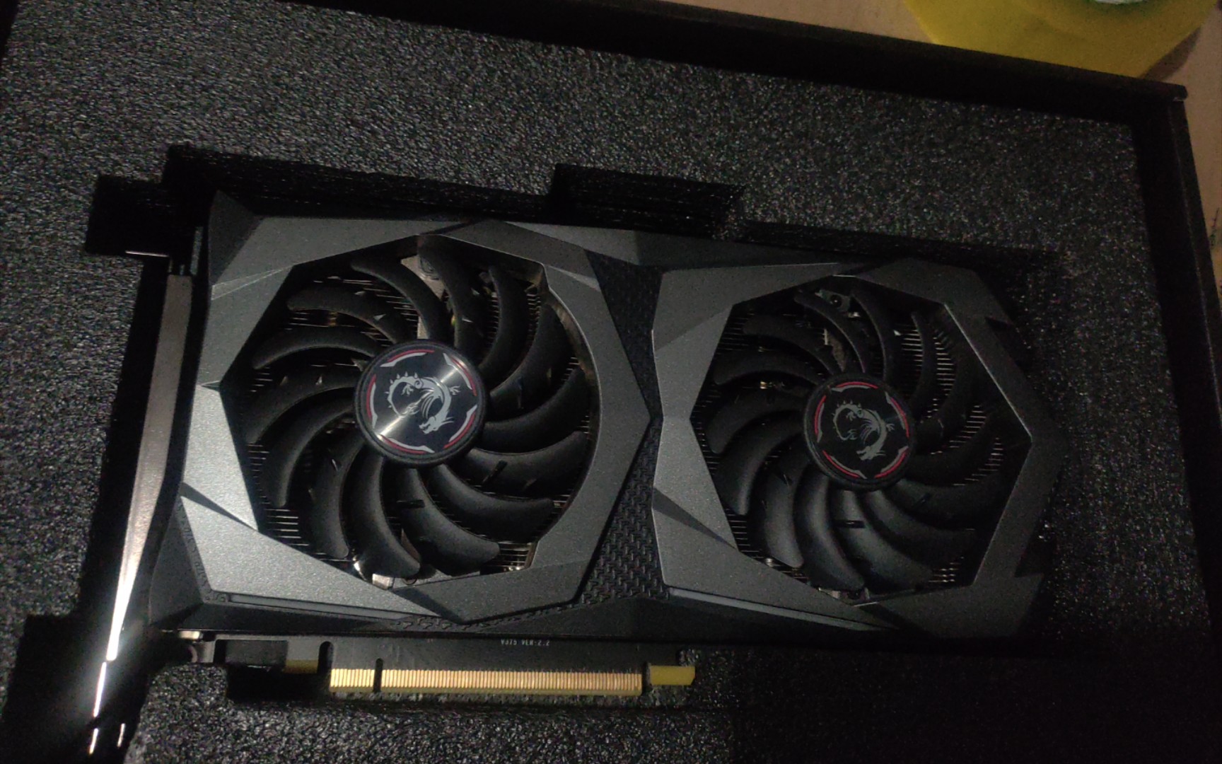 开箱,粉丝那回收的微星gtx1660s 魔龙 顺便测试一下地平线4和荒野大