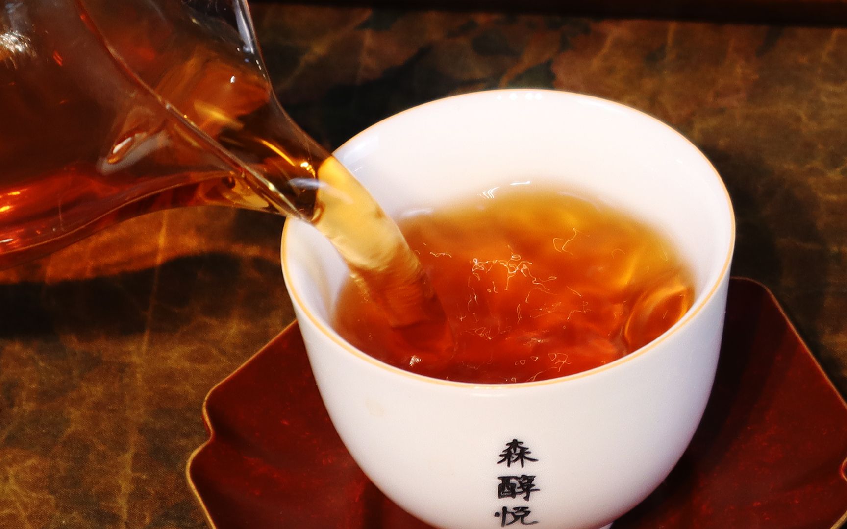 普洱熟茶的茶汤为什么是酒红色?