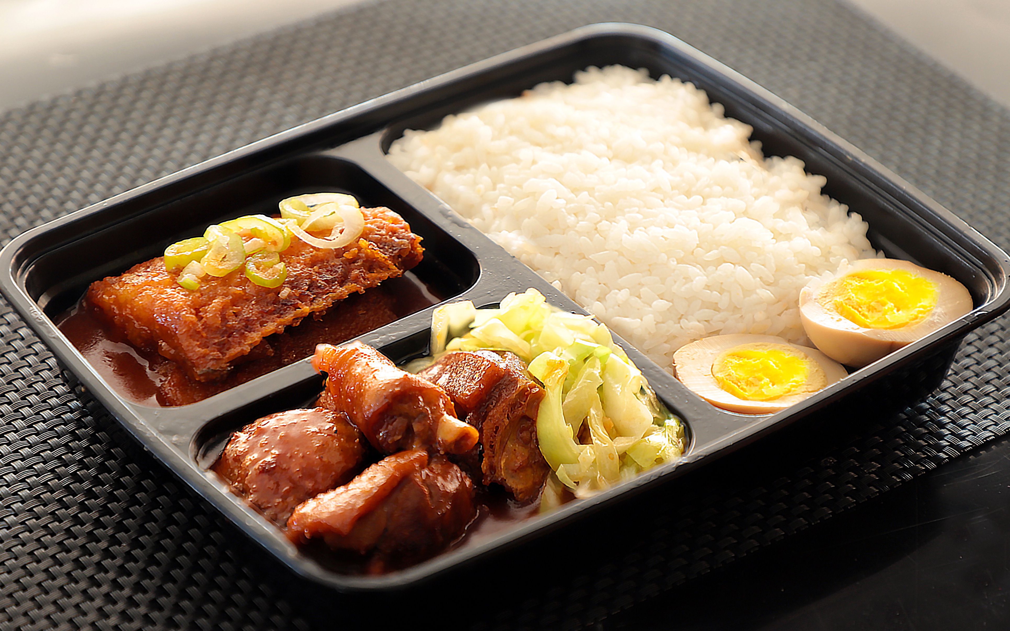 江西40多名家长拒绝统一订餐,班主任训斥:不订盒饭大专都考不上