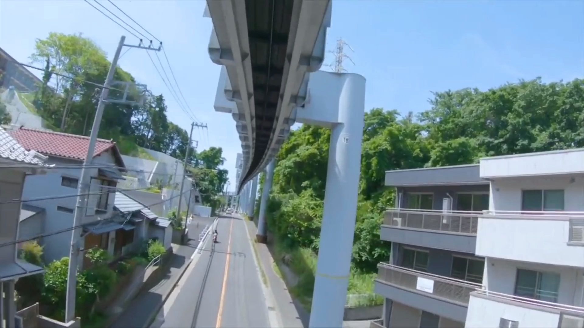 日本单轨倒挂式列车,从大船站到湘南江之岛站,带你看东京近郊沿途景色