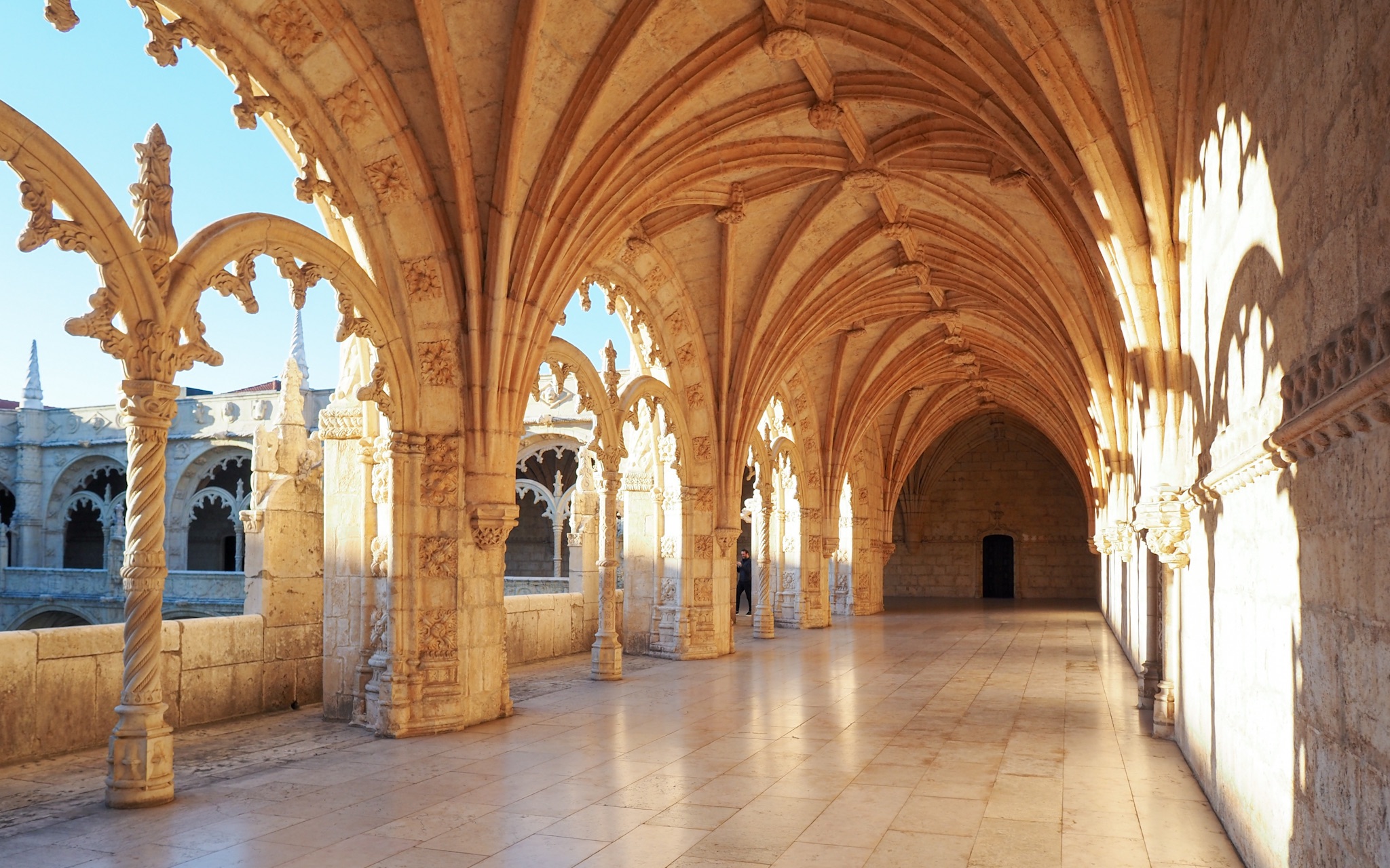 [图]【4K HDR】世界文化遗产 - Mosteiro dos Jerónimos 美轮美奂的回廊 & Belém区一次辉煌的日落