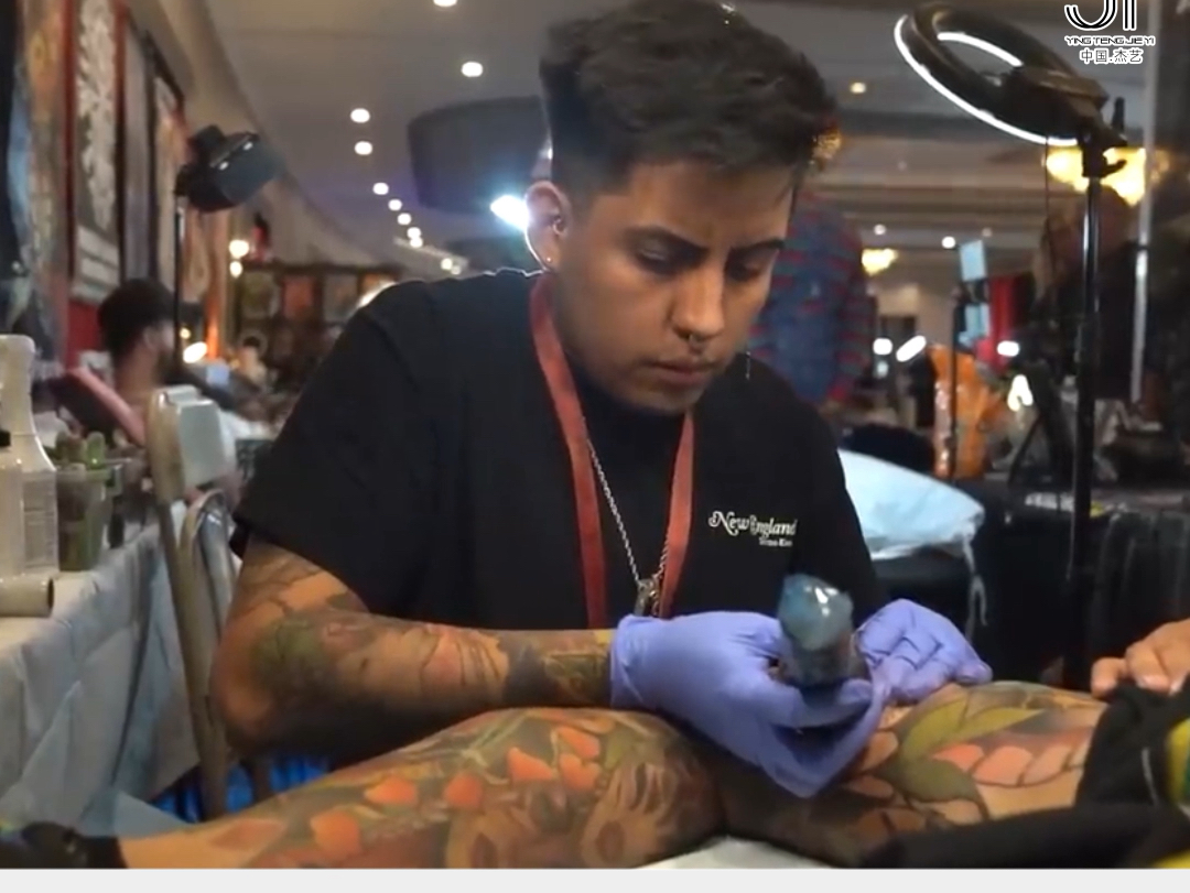 国外著名纹身师:帅气小哥哥技术超强#纹身师日常##刺青##纹身##刺青
