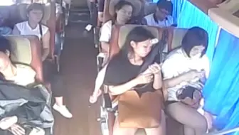 美女坐长途客车不急安全带会有什么后果