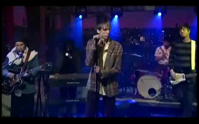 [图]Deerhunter perform Memory Boy on David Letterman (February 22, 2011)