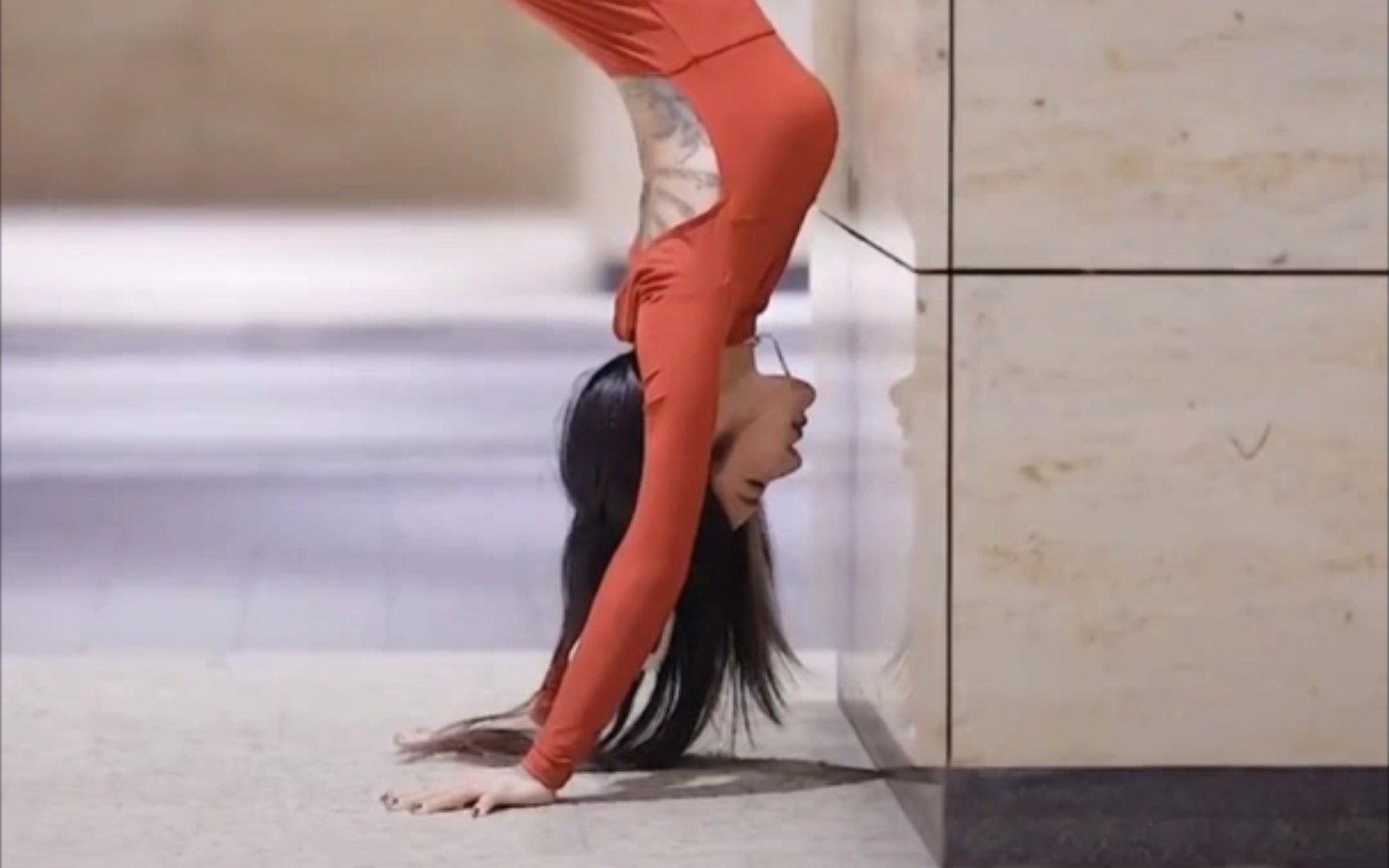 姜雅vajra瑜伽老师的惊艳倒立小合集抖音美女合集