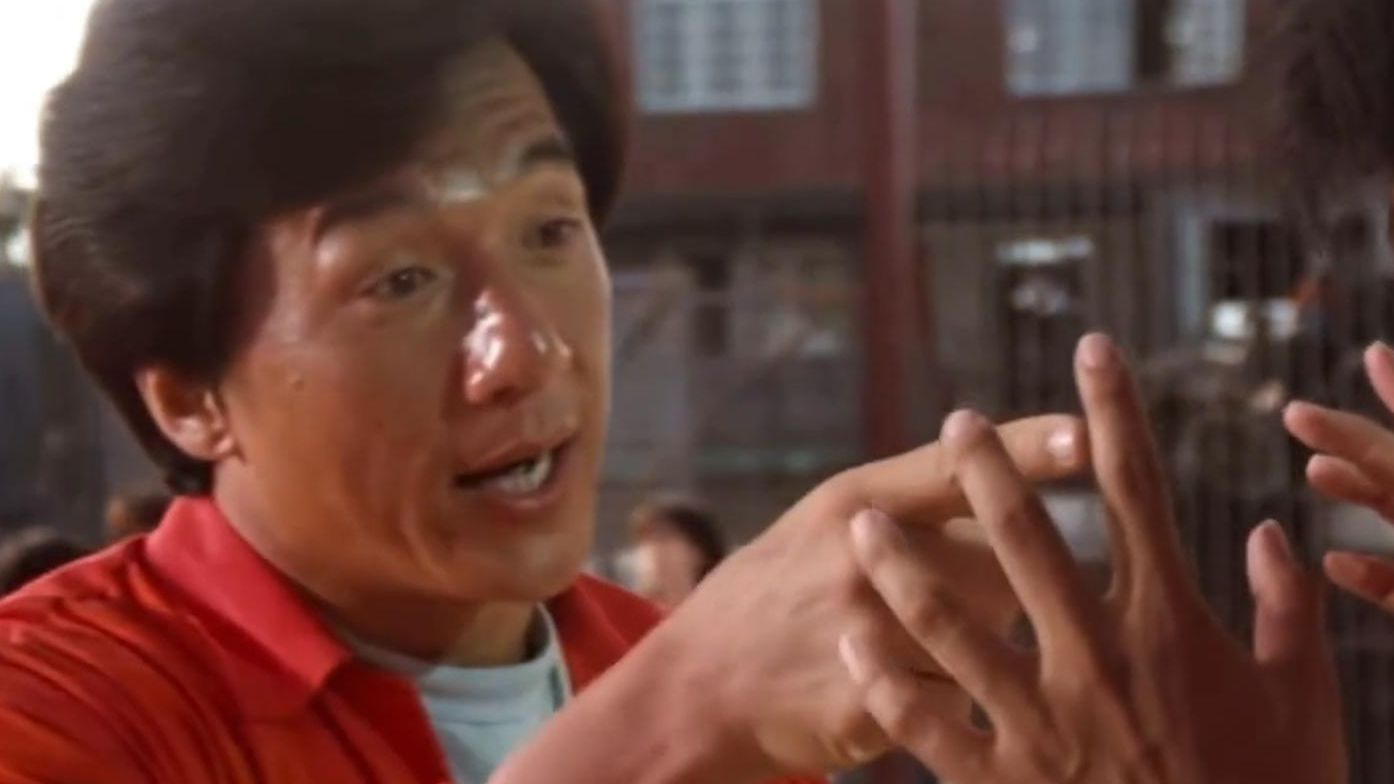 " 敢欺负成龙妹妹? 幸亏这里不是家具城!