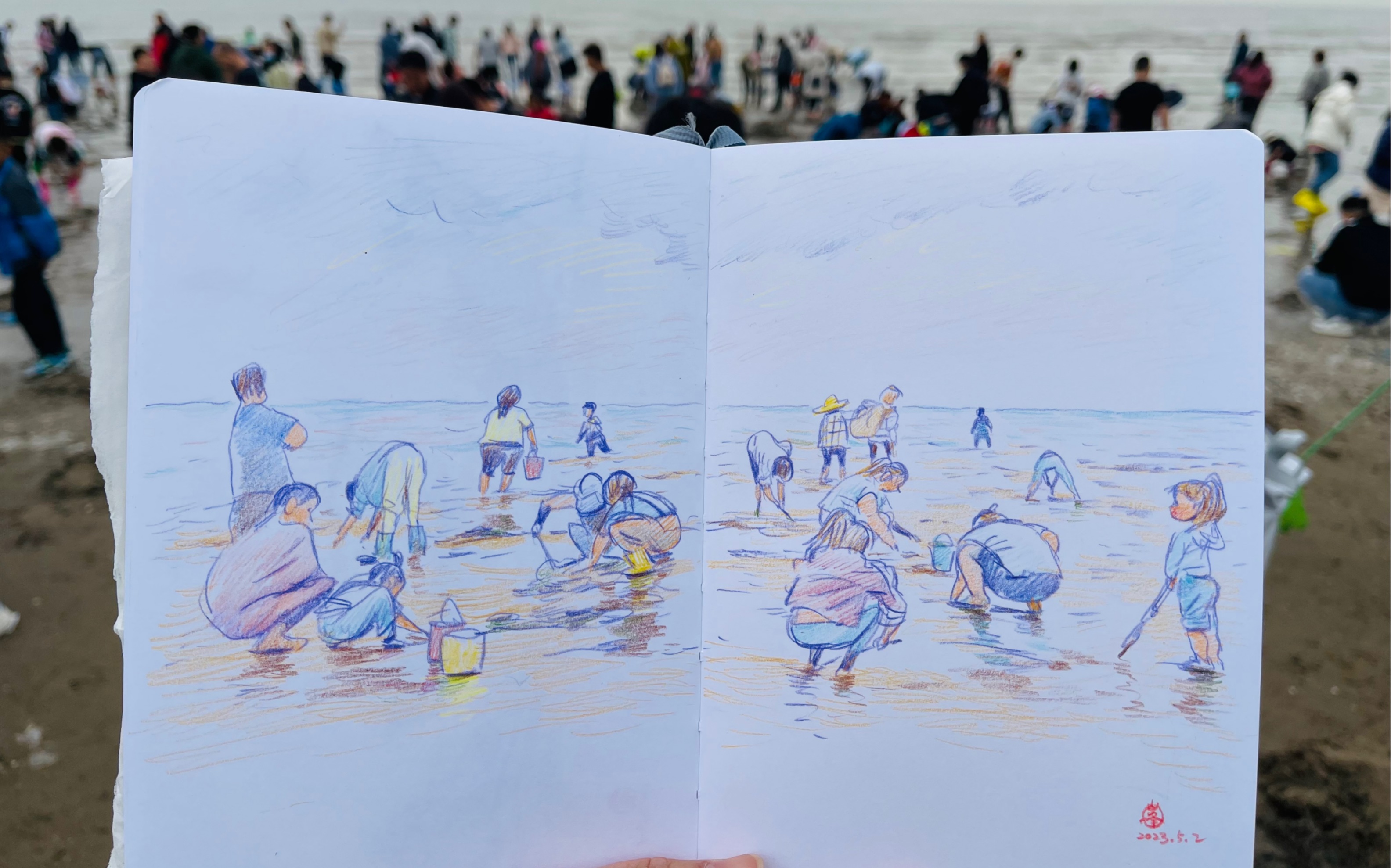 和小朋友一起赶海画人潮