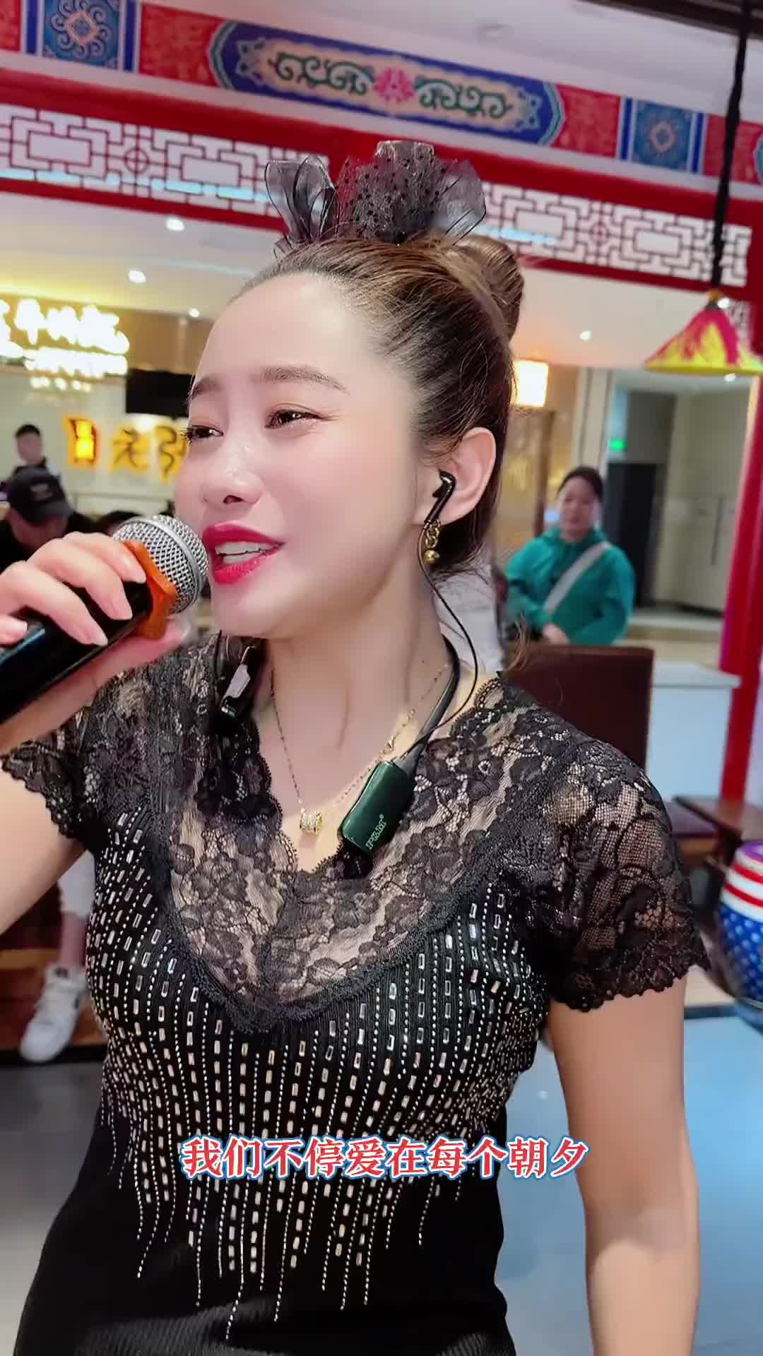 鞍山大晨辰大晨辰招牌笑容真人真唱户外唱歌