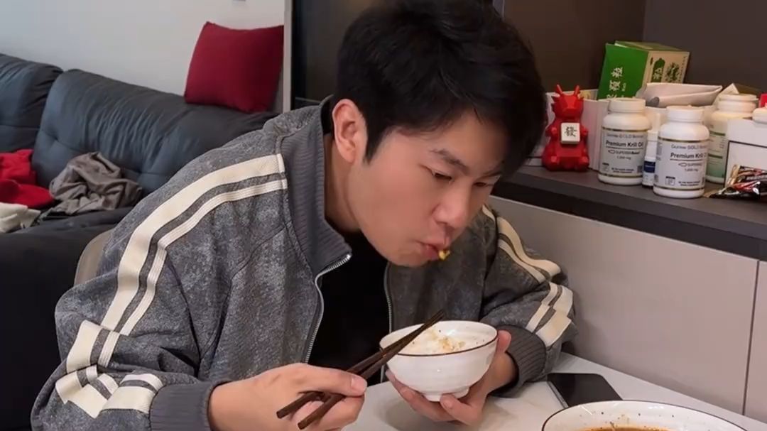 我好奇你们买手机都咋买的呢海报