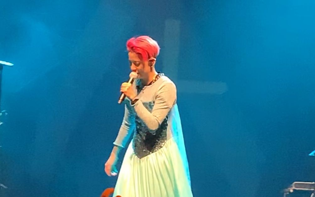 amber刘逸云扮elsa穿长裙唱的letitgo你听过吗