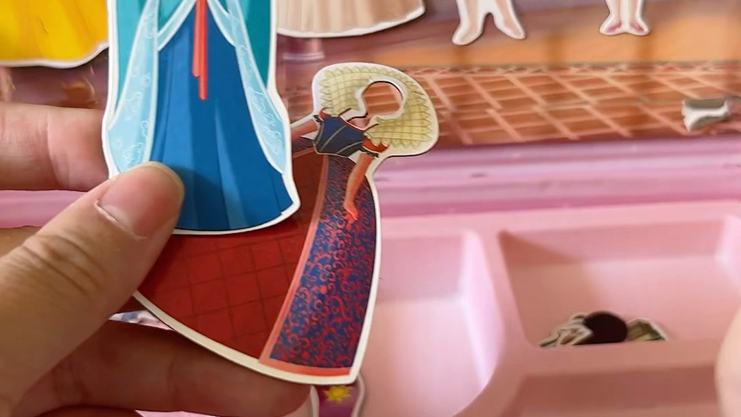 给迪士尼公主装扮一下