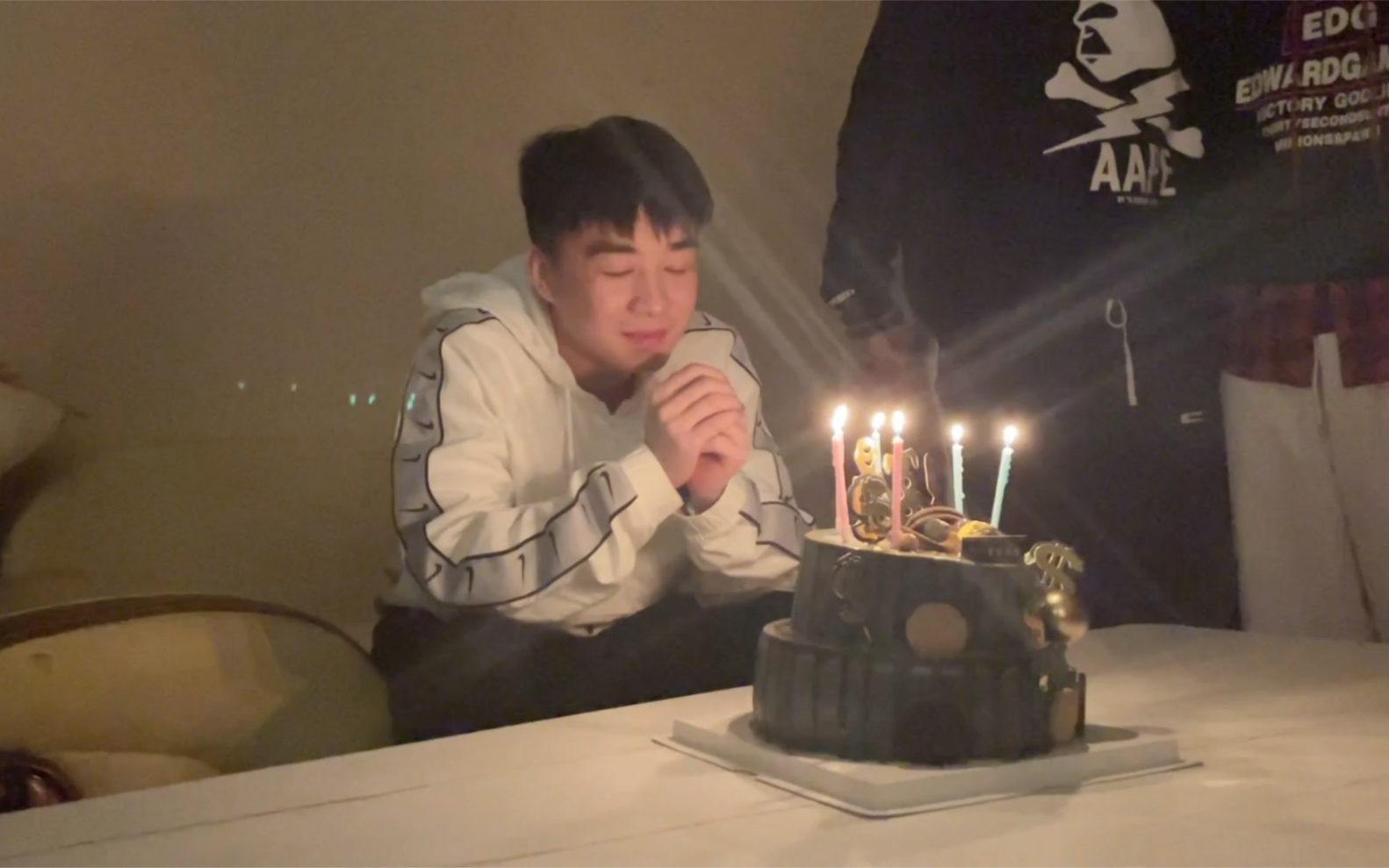 [图]【成都AG超玩会】爆笑蛋糕时间～啊泽生日快乐！！