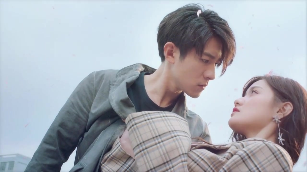 丨消减cp丨季肖冰x陈意涵丨憨憨天兵和傲娇女星初遇