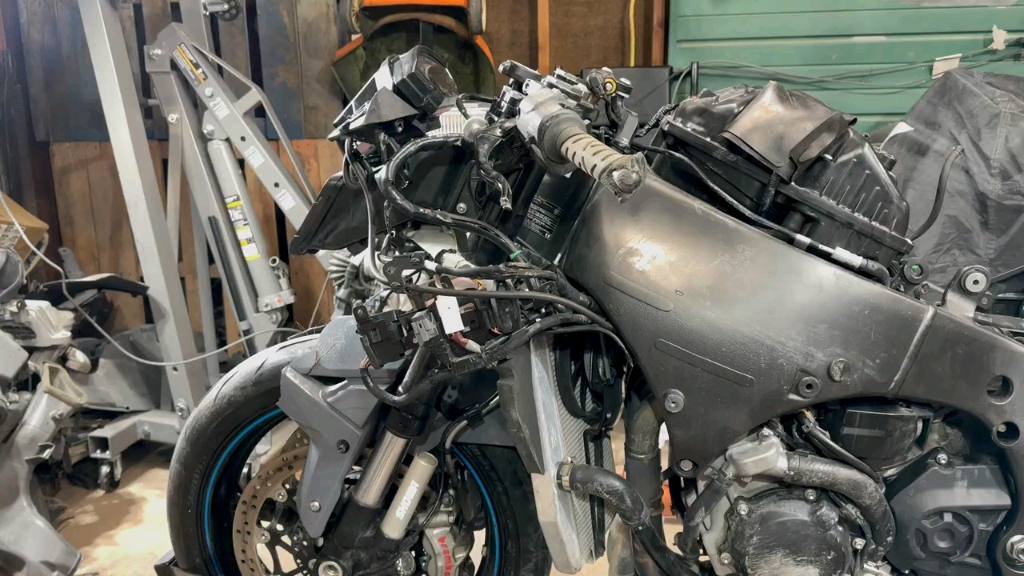 【搬运】rebuilding a wrecked 2020 kawasaki ninja zx10r - part 3