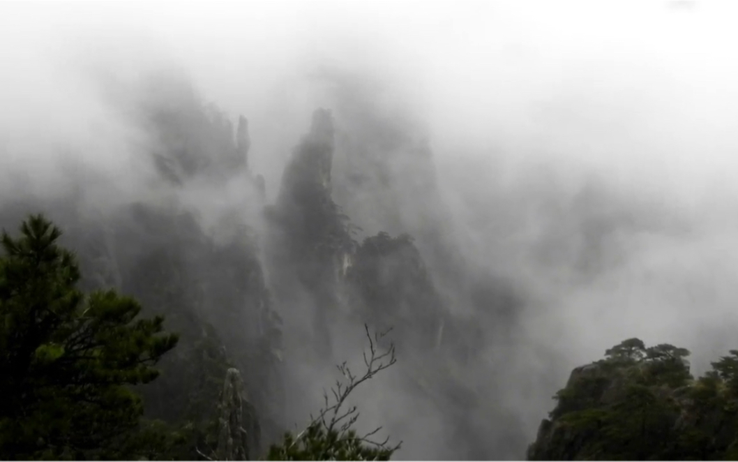 [图]黄山奇峰险绝怪石嶙峋云雾缭绕，站在西海大峡谷置身万仞高山栈道望云雾缭绕向天际，一刹那感到造物主的力量，大自然的美好……