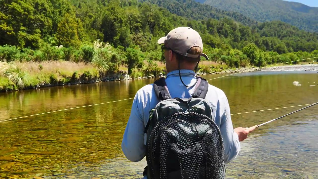 [图]Reconnecting- Fly Fishing a New Zealand Brown Trout Pre-Pandemic and Closed Bord