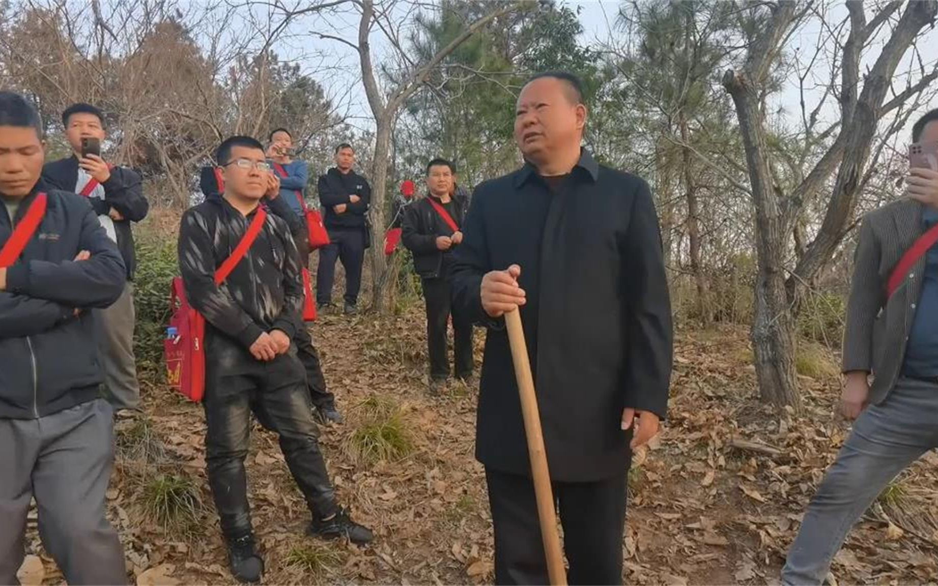 [图]大山里的清晨百鸟争鸣，张少波23期户外实践，远处的山上云雾缭绕