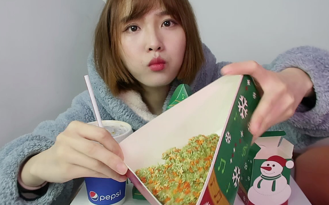 德克士 圣诞树芝士鸡肉汉堡 小雪人虾排 真的好可爱啊~!