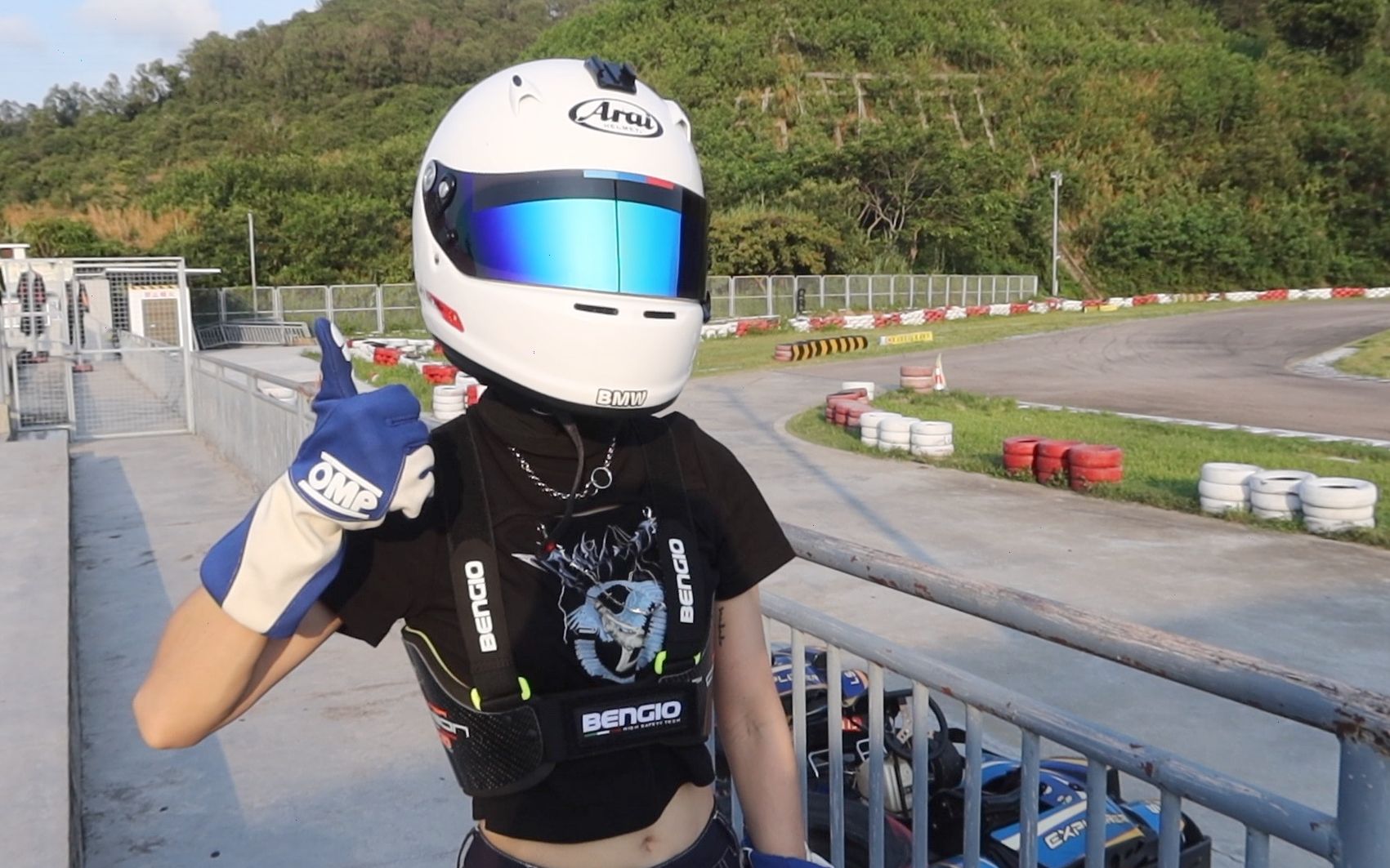 别再说女生在卡丁车场只会拍照了mannyskartchannel