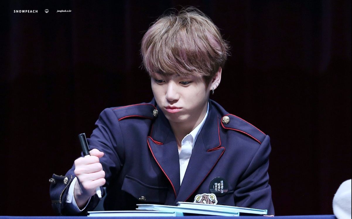 防弹少年团田柾国签售会上宠阿米模式开启全程男友力max