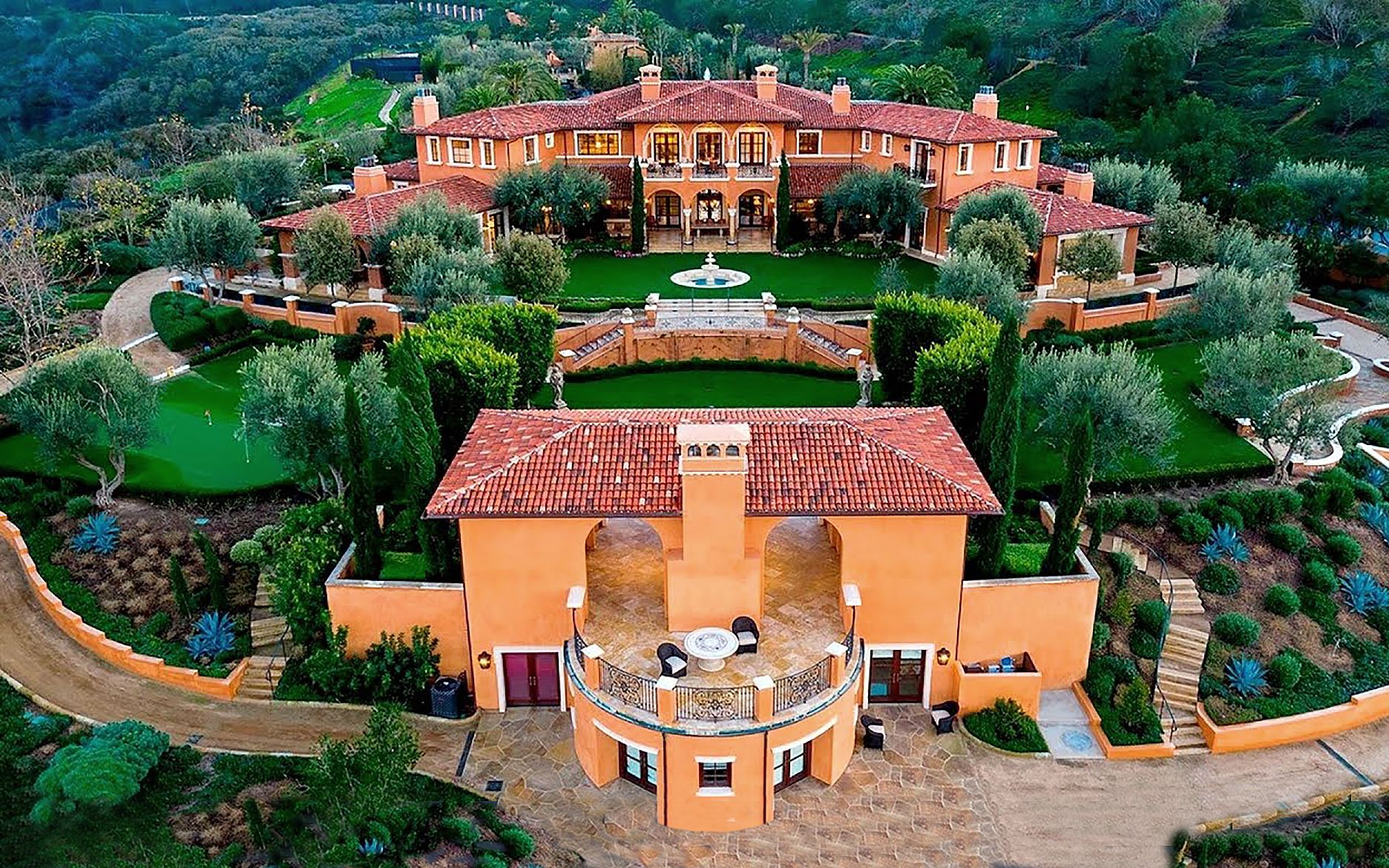 5亿元庄园别墅,富丽堂皇的奢华欧式装修,私家葡萄酒庄园,欧式水系庭院