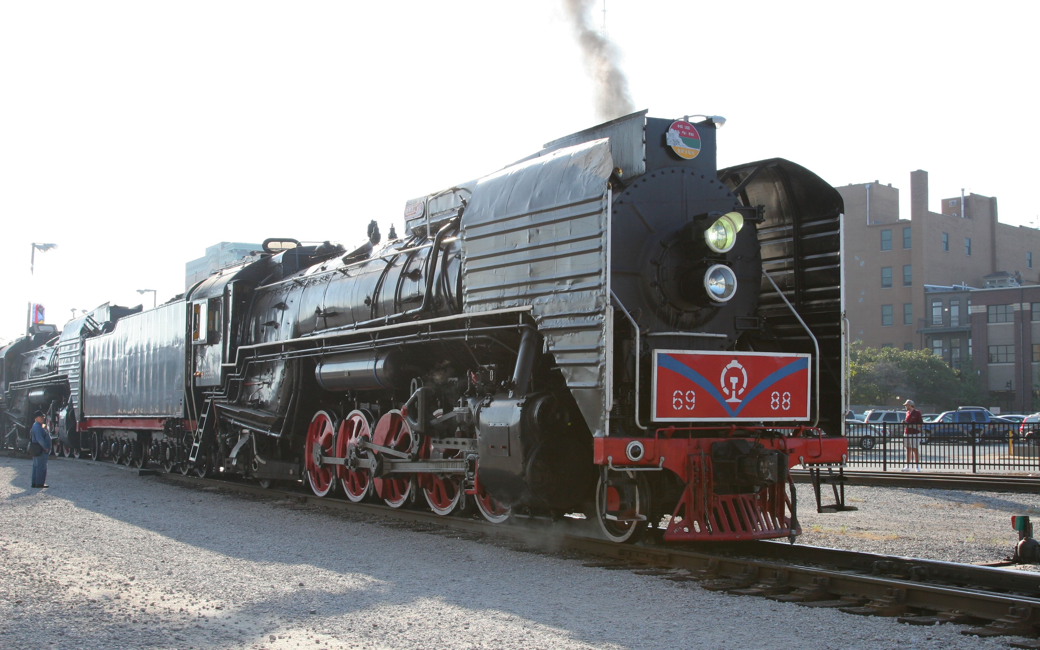 6988号及7081号前进型蒸汽机车于2006年9月的三机连挂牵引旅游列车