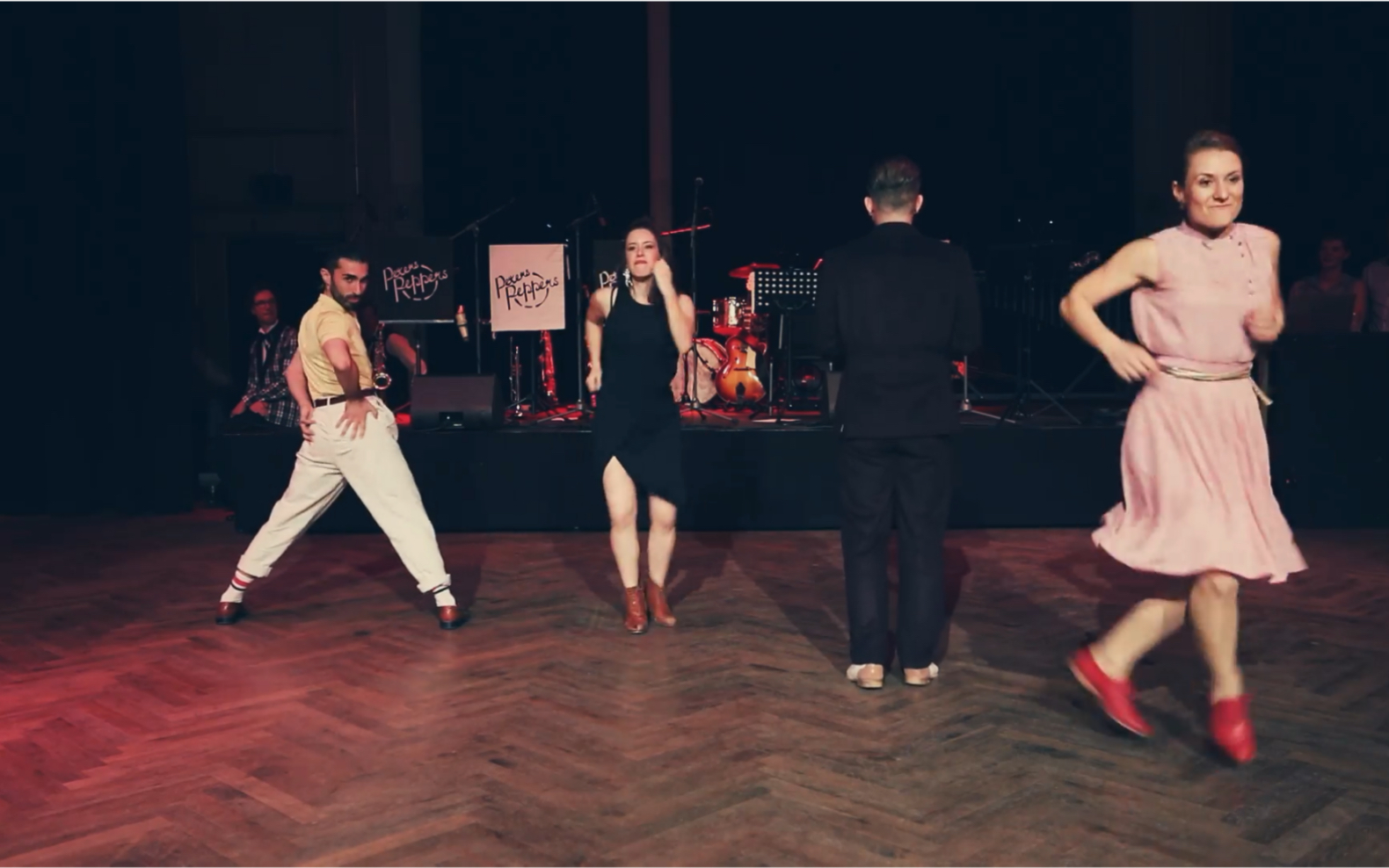 swingbase摇摆舞表演4人