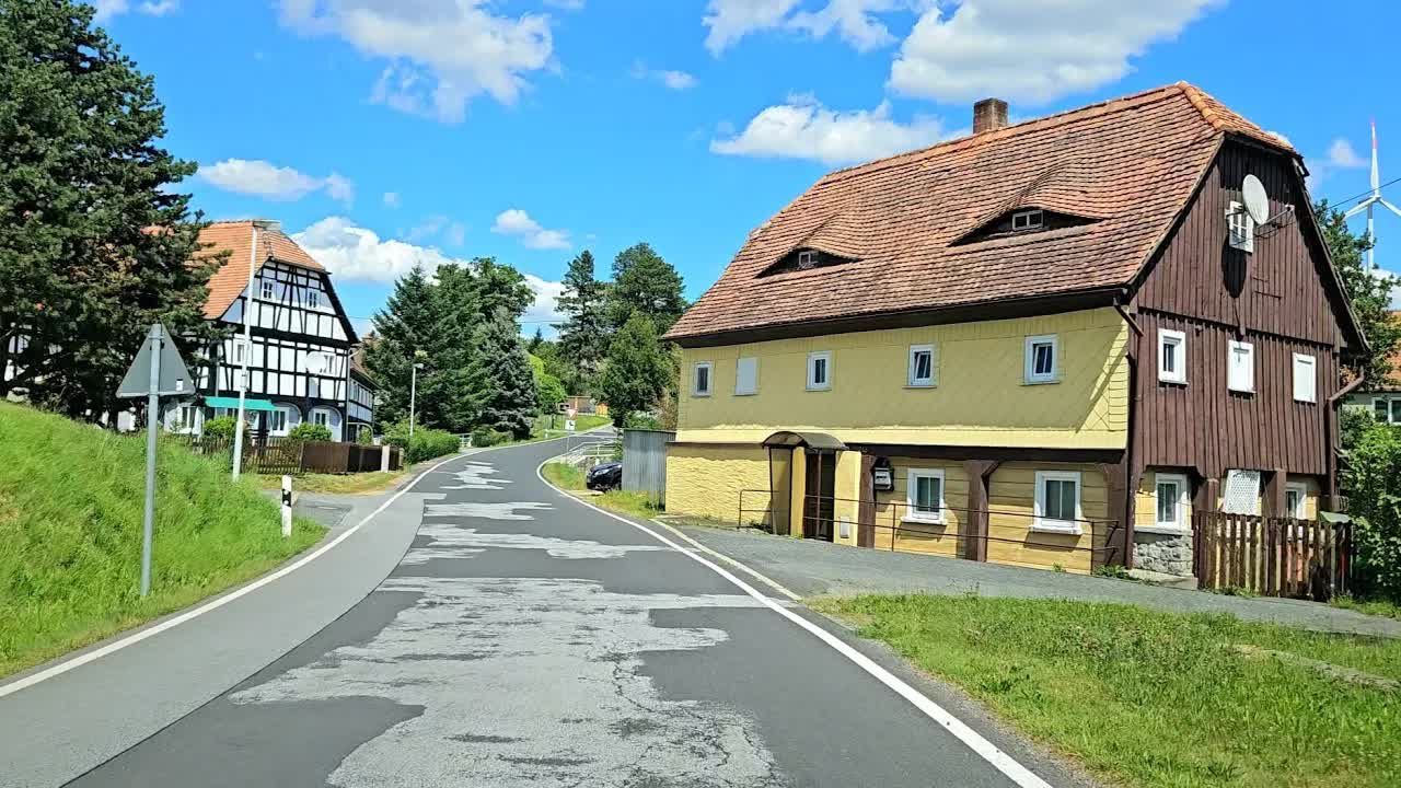 德国乡村的真实影像,补丁道路通往每个农场主的家!